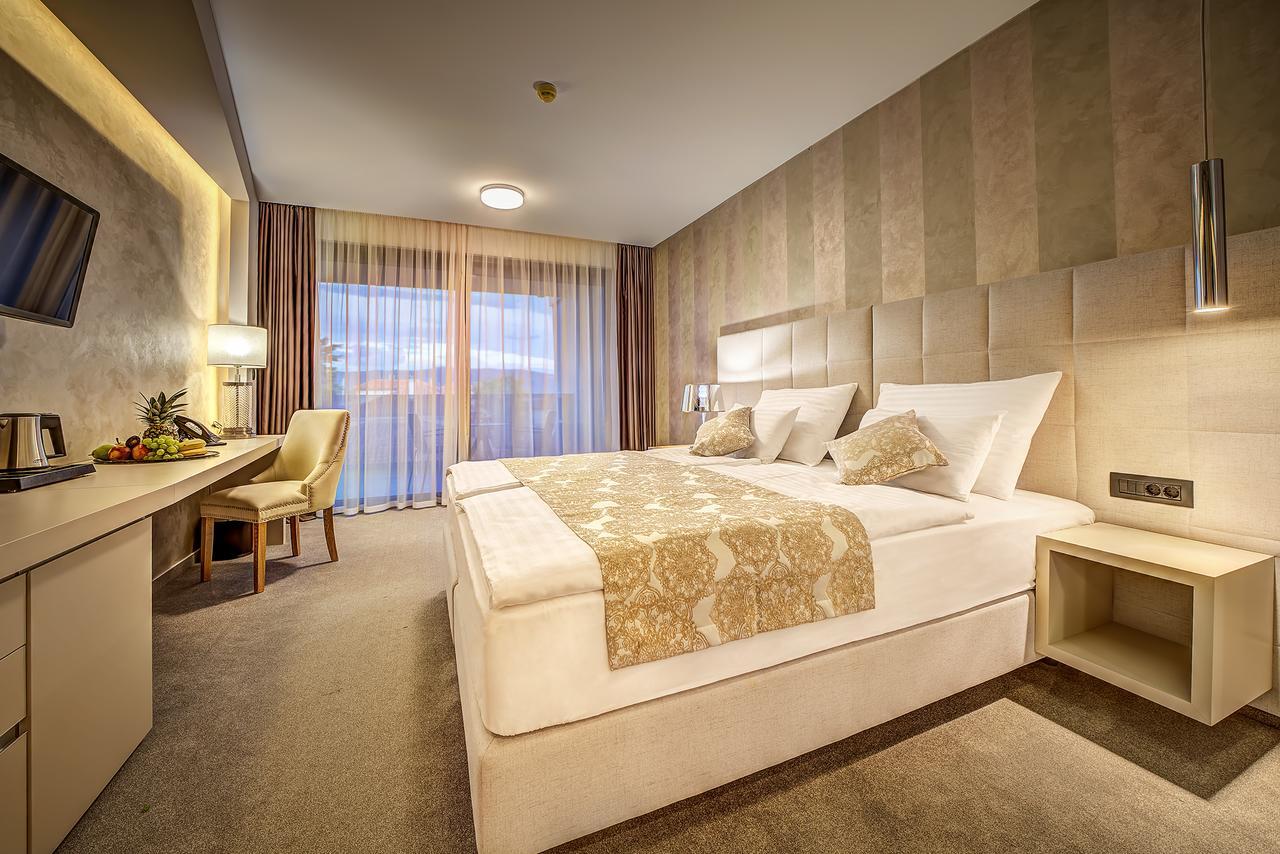 Hotel Maritime Krk Town Eksteriør billede